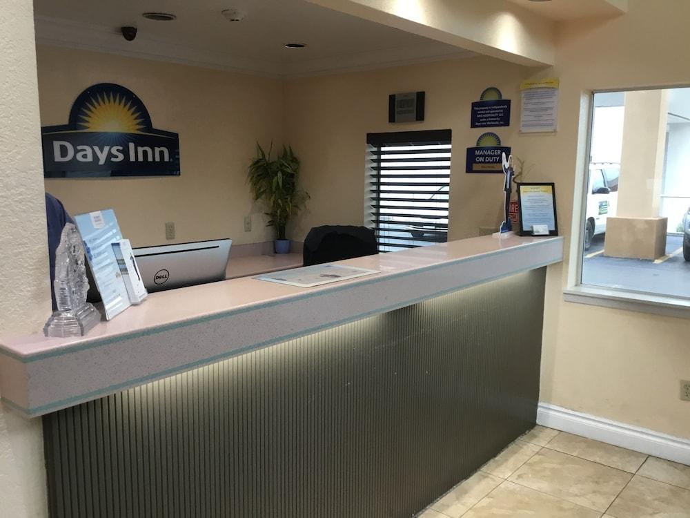 Days Inn By Wyndham San Antonio Airport Exteriör bild